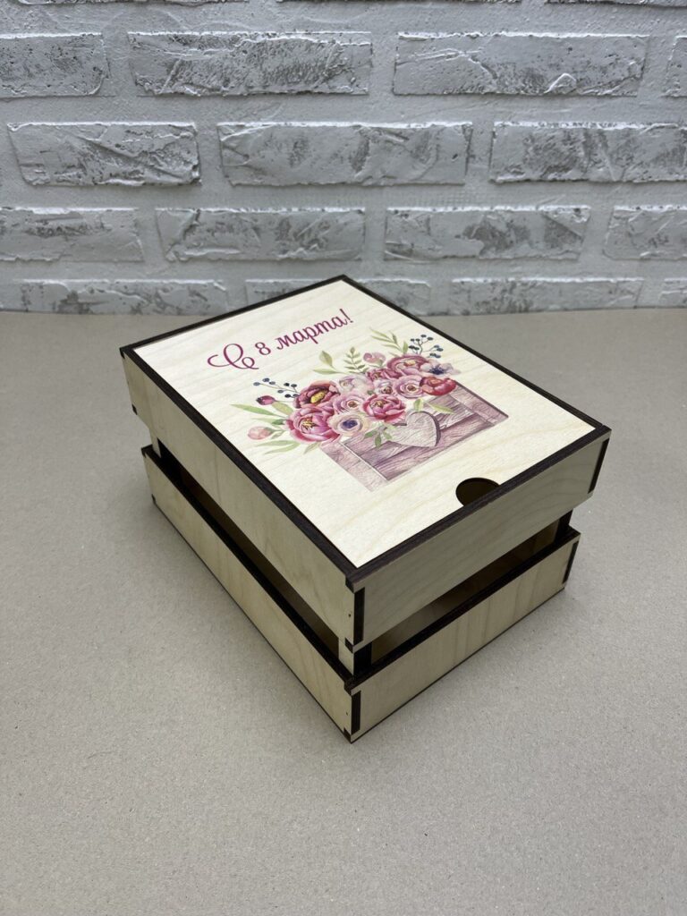 Подарочные коробки с логотипом компании к 8 Марта