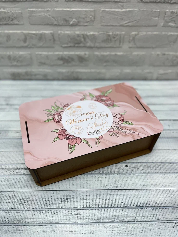 Подарочные коробки с логотипом компании к 8 Марта